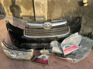 Highlander 2015 Complete Front Bumber With Back and Front Headlights