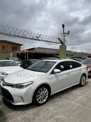 Toyota Avalon XLE 4dr Sedan (3.5L 6cyl 6A) 2014 White