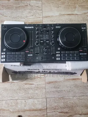 Numark Mixtrack Platinum Fx