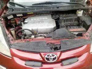 Toyota Sienna 2009 Red