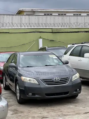 Toyota Camry XLE 4dr Sedan (2.5L 4cyl 6AM) 2010 Gray