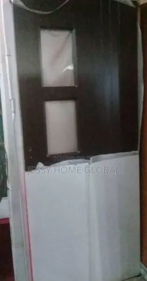 840 Side Design Wooden Door With Glass