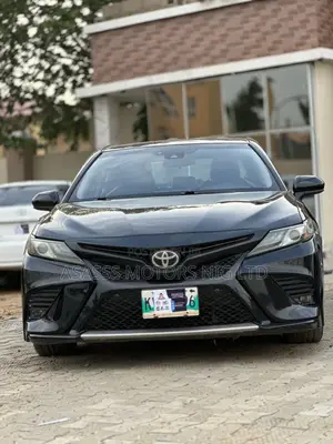 Toyota Camry SE FWD (2.5L 4cyl 8AM) 2018 Black