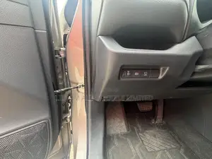 Toyota RAV4 XLE 2021 Gray