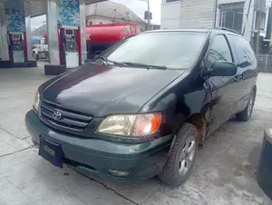 Toyota Sienna 1999 Green