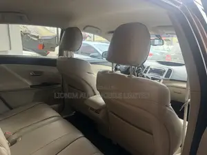 Toyota Venza XLE 2010 Brown