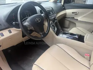 Toyota Venza XLE 2010 Brown
