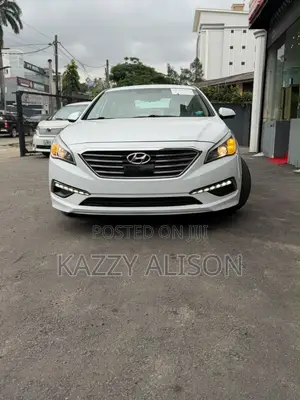 Hyundai Sonata Base Sedan FWD (2.4L 4cyl 6A) 2017 White