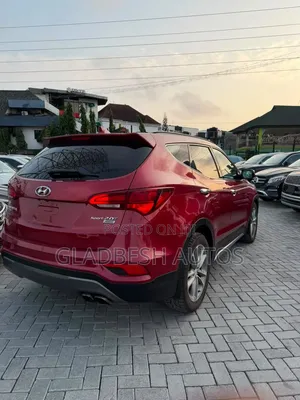 Hyundai Santa Fe 2018 Burgundy