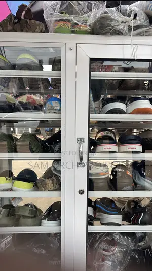 Show Glass
