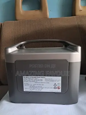 Solar Power Storage Generator With Solar Panel