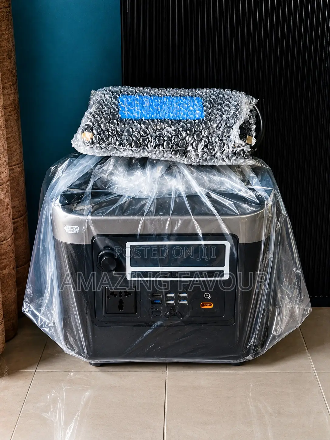 Solar Power Storage Generator With Solar Panel