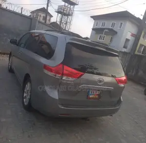 Toyota Sienna 2011 Gray