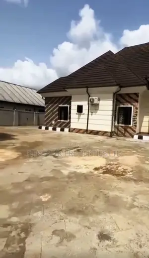 4bdrm Bungalow in Benin City for sale
