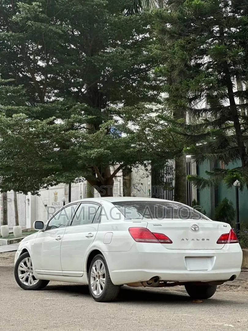 Toyota Avalon 2008 White