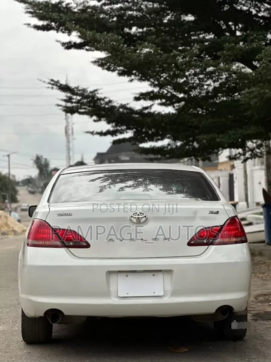 Toyota Avalon 2008 White