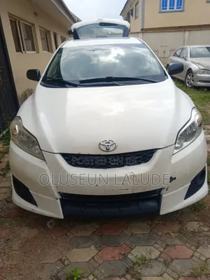 Toyota Matrix S Hatchback AWD (2.4L 4cyl 4A) 2013 White