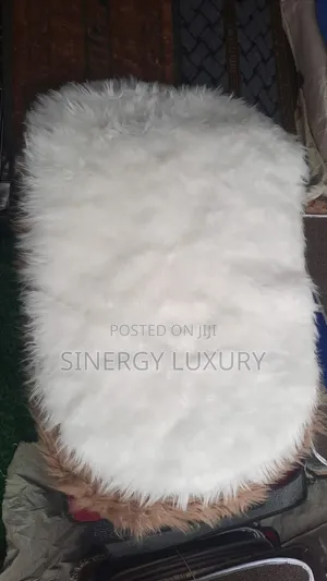 3x5fts White Flur Rug Available