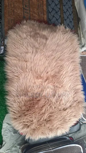 3x5fts White Flur Rug Available