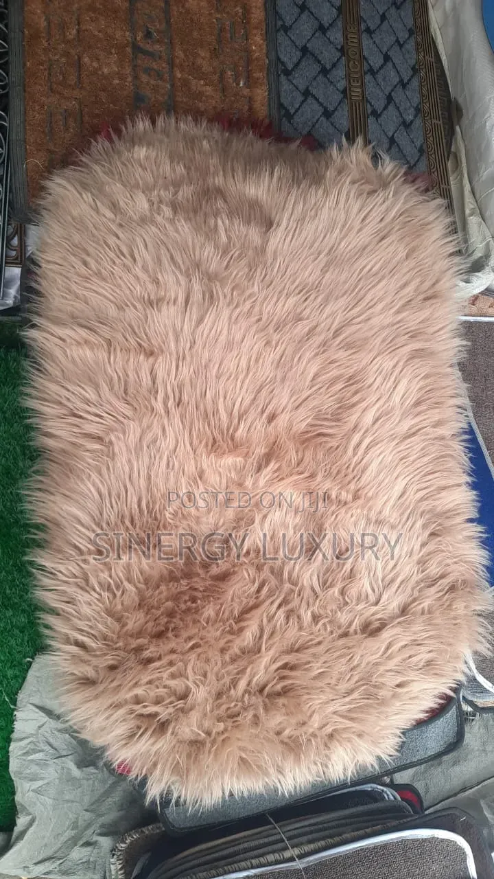 3x5fts White Flur Rug Available
