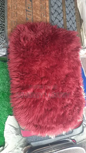 3x5fts White Flur Rug Available