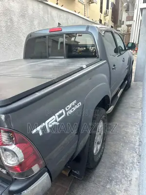 Toyota Tacoma V6 4dr Double Cab 4WD 5.0 ft. SB (4.0L 6cyl 5A) 2015 Gray