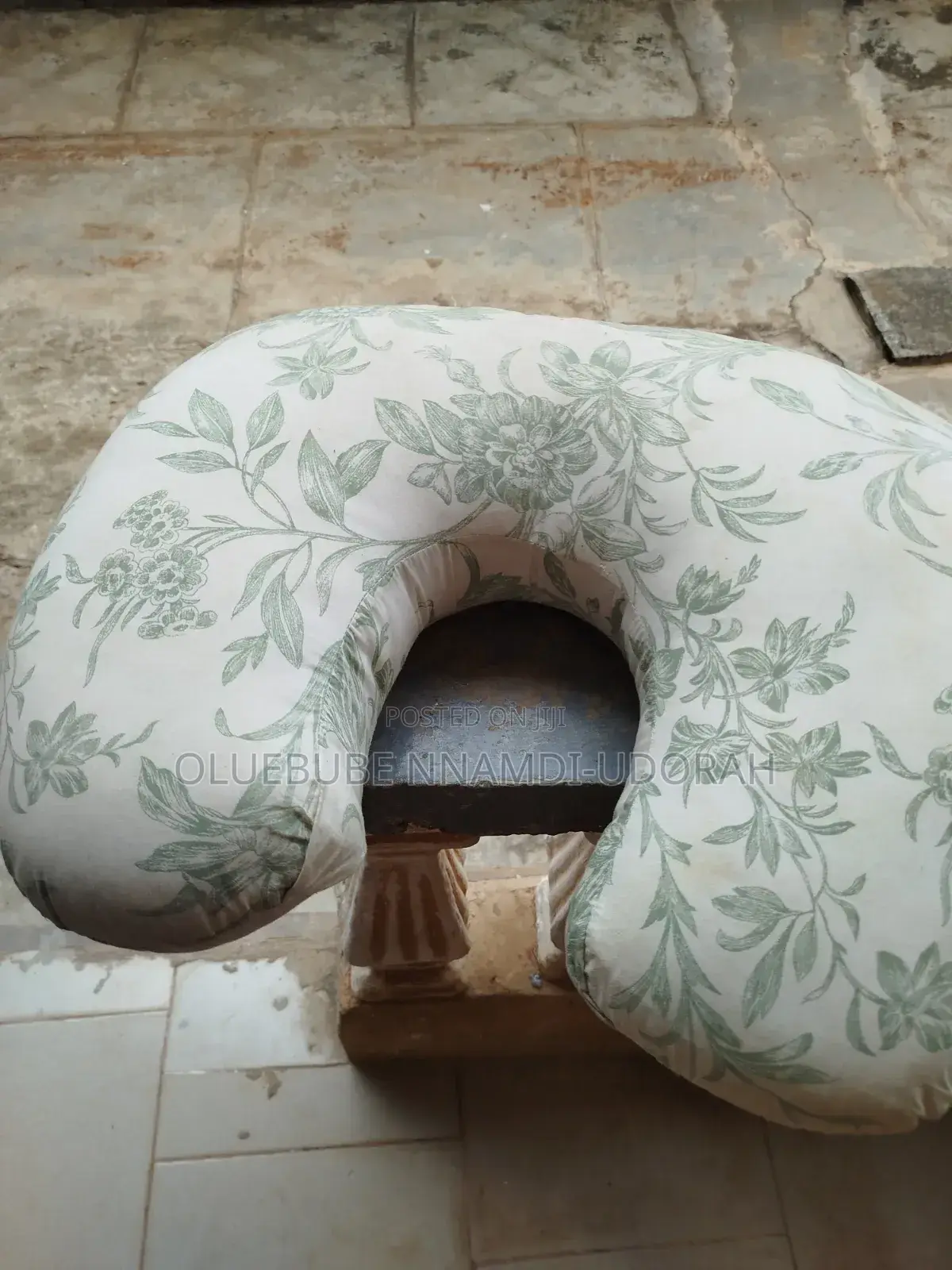 U-Shaped Breastfeeding Nursing Pillow – Good Condition