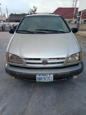 Toyota Sienna 2001