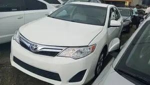 Toyota Camry LE 4dr Sedan w/Prod. End 11/13 (2.5L 4cyl 6A) 2014 White