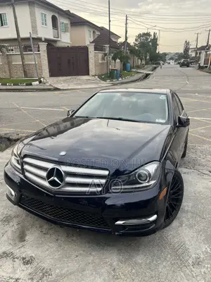 Mercedes-Benz C300 2014 Blue