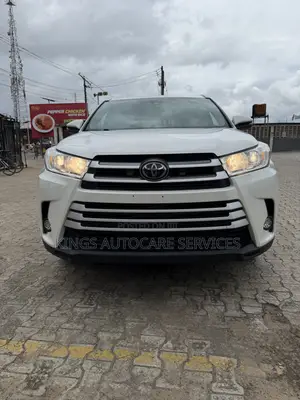 Toyota Highlander XLE 4x4 V6 (3.5L 6cyl 8A) 2018 White