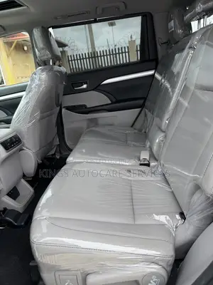 Toyota Highlander XLE 4x4 V6 (3.5L 6cyl 8A) 2018 White