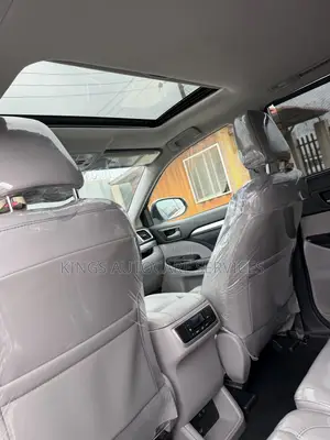 Toyota Highlander XLE 4x4 V6 (3.5L 6cyl 8A) 2018 White