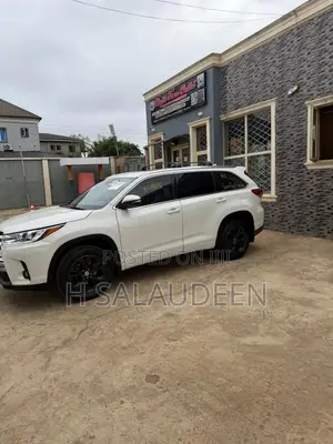 Toyota Highlander XLE 4dr SUV (3.5L 6cyl 6A) 2015 White