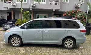 Toyota Sienna LE 7 Passenger (3.5L 6cyl 6A) 2016 Blue