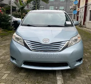 Toyota Sienna LE 7 Passenger (3.5L 6cyl 6A) 2016 Blue