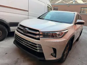 Toyota Highlander XLE 2019 White