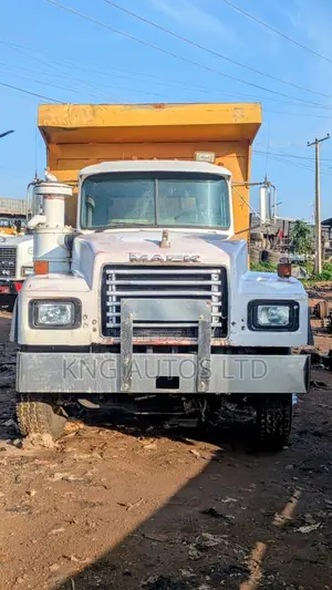Mack Rd Truck