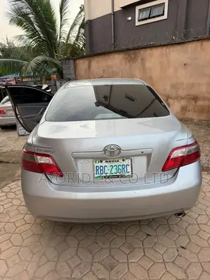 Toyota Camry LE 4dr Sedan (2.4L 4cyl 5A) 2009 Gray