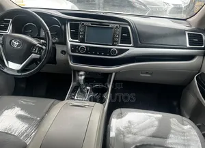 Toyota Highlander XLE V6 4x4 (3.5L 6cyl 6A) 2016 White