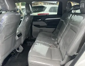 Toyota Highlander XLE V6 4x4 (3.5L 6cyl 6A) 2016 White