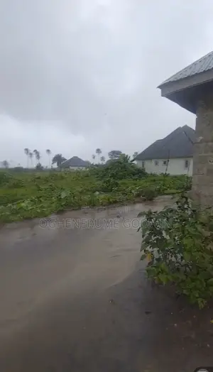 Distress Land for Sale at Eneka (By Yoruba Church Road), 1 Plot