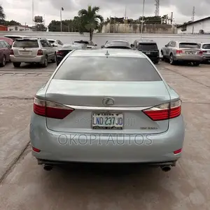 Lexus ES 2013 Blue