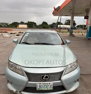 Lexus ES 2013 Blue