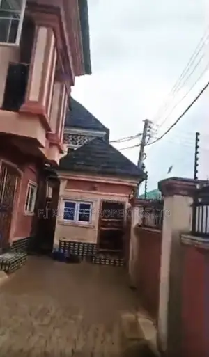Furnished 12bdrm House in Benin City for sale