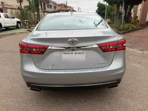 Toyota Avalon Limited FWD Sedan (3.6L 6cyl 6A) 2016 Silver