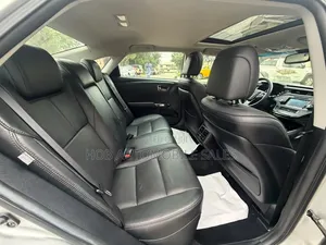 Toyota Avalon Limited FWD Sedan (3.6L 6cyl 6A) 2016 Silver