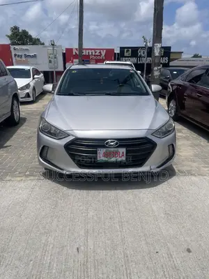 Hyundai Elantra SE Sedan FWD (2.0L 4cyl 6M) 2017 Silver