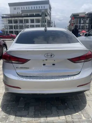 Hyundai Elantra SE Sedan FWD (2.0L 4cyl 6M) 2017 Silver