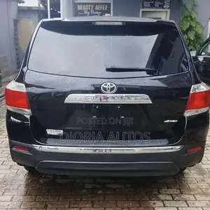 Toyota Highlander SE 2012